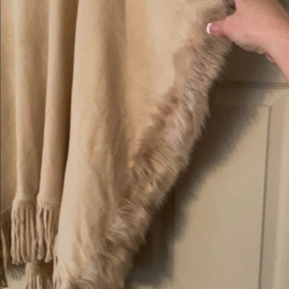 Fur accented cape/shawl - Picture 2 of 6